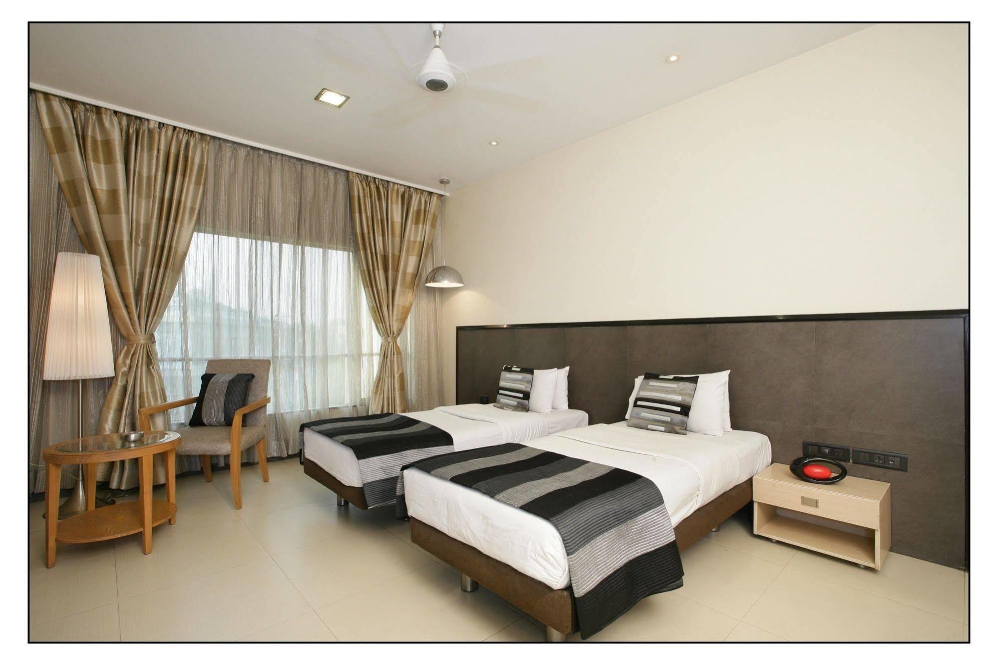 The Sirona Hotel Пуне Екстер'єр фото