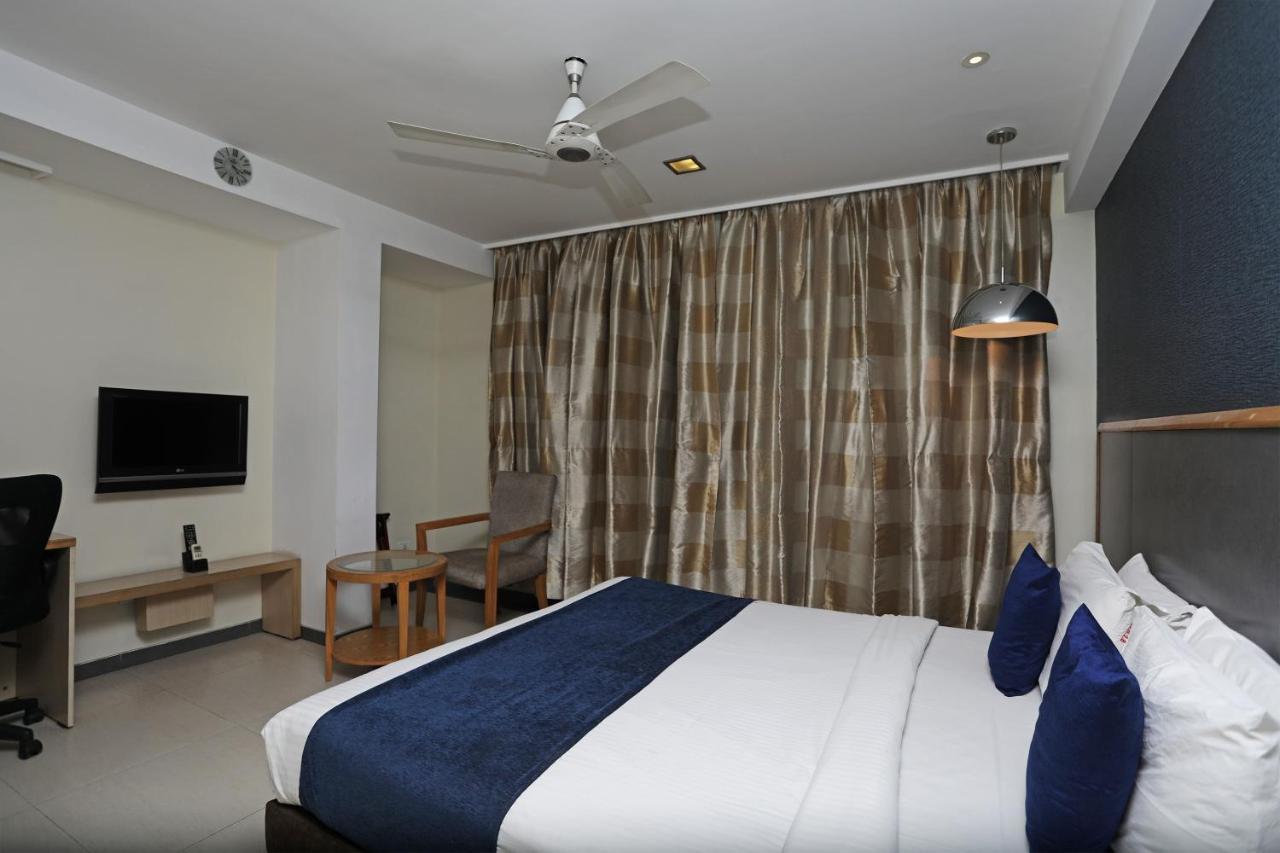 The Sirona Hotel Пуне Екстер'єр фото
